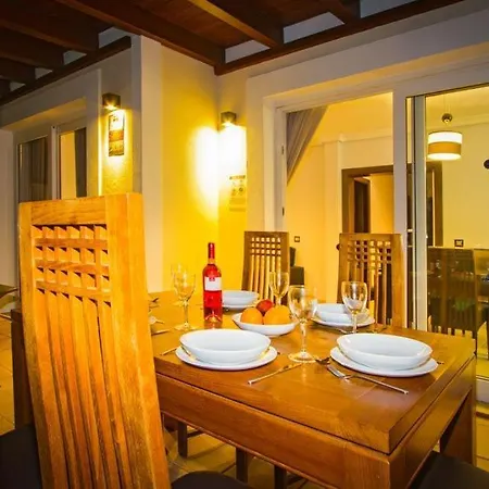 Playa Blanca Sleeps 8 Pool Air Con T400282 * Коста Бланка